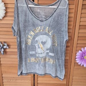 Lane Bryant Vintage Distressed Heather Gray Scoop Neck Tee with Skull Logo Print